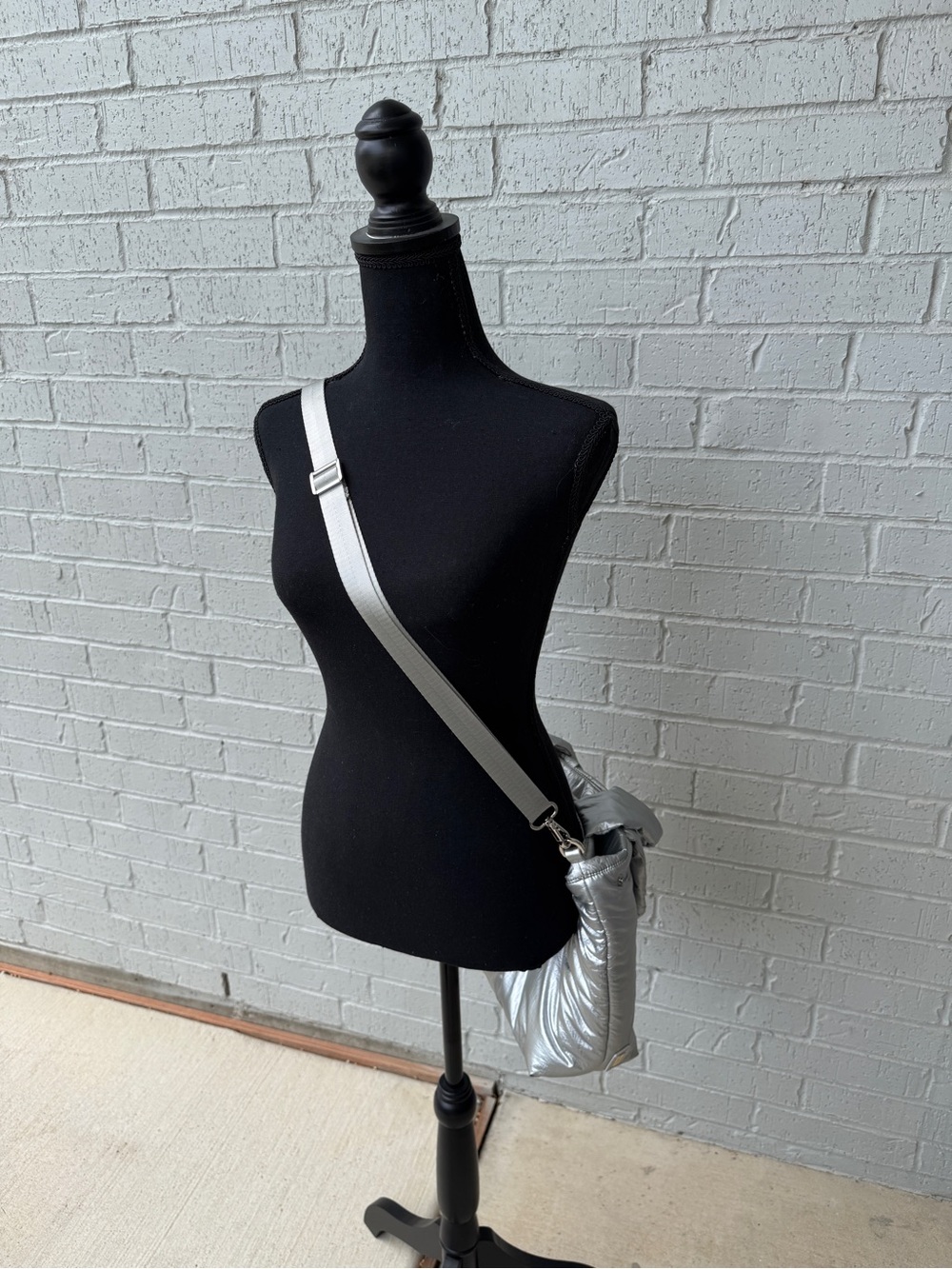 Caraa - Metallic Silver Puffer Tote Bag - Lightweight Women's Handbag - Picture 5 of 7